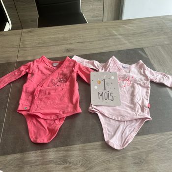 Lot bodies manches longues fille 1 mois
