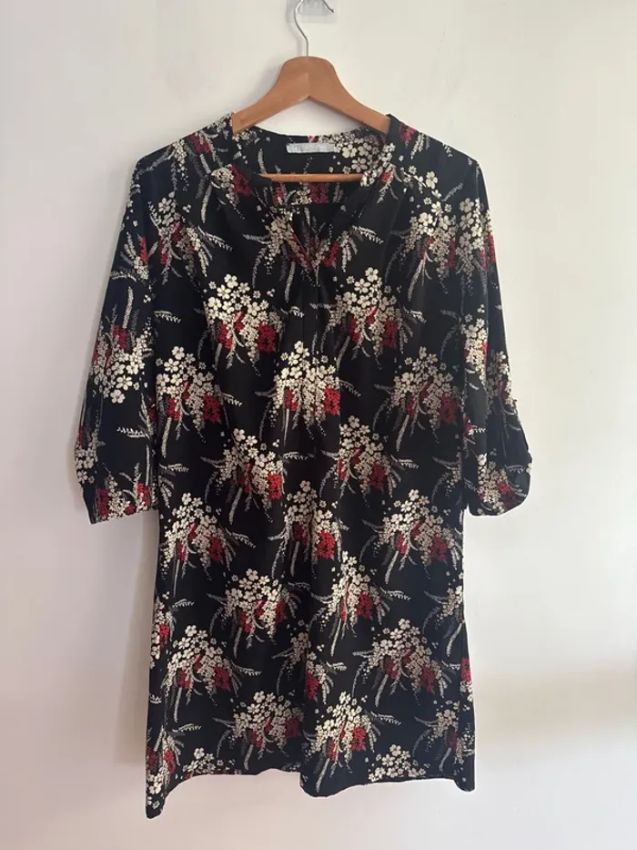 Robe courte noire fleurie, mamouchka, taille 38