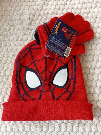 Bonnet avec gants spiderman