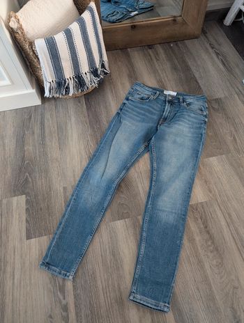 Jean super skinny t.36 Bershka