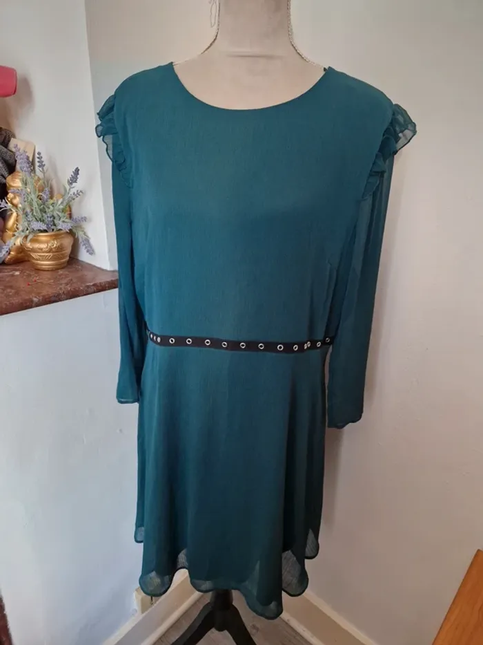 Robe new look voilage vert froufrou taille 46