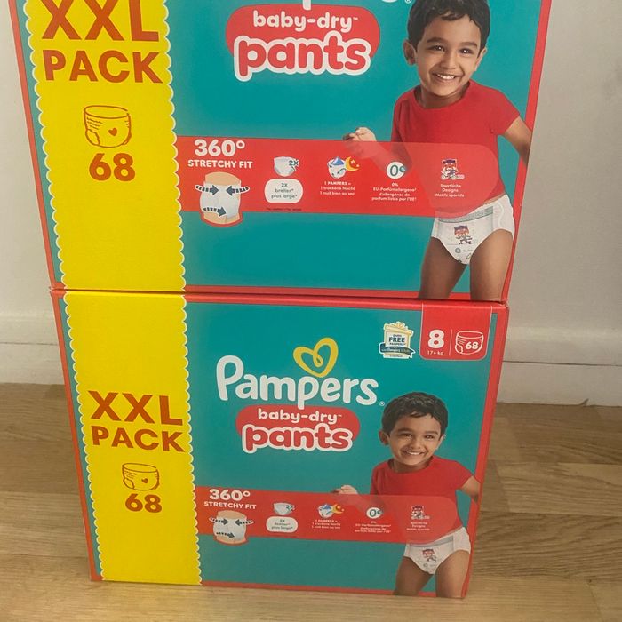 2 cartons de couches Pampers xxl taille 8