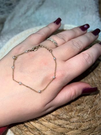 Bracelet chaîne minimaliste acier inoxydable Doré perles blanches