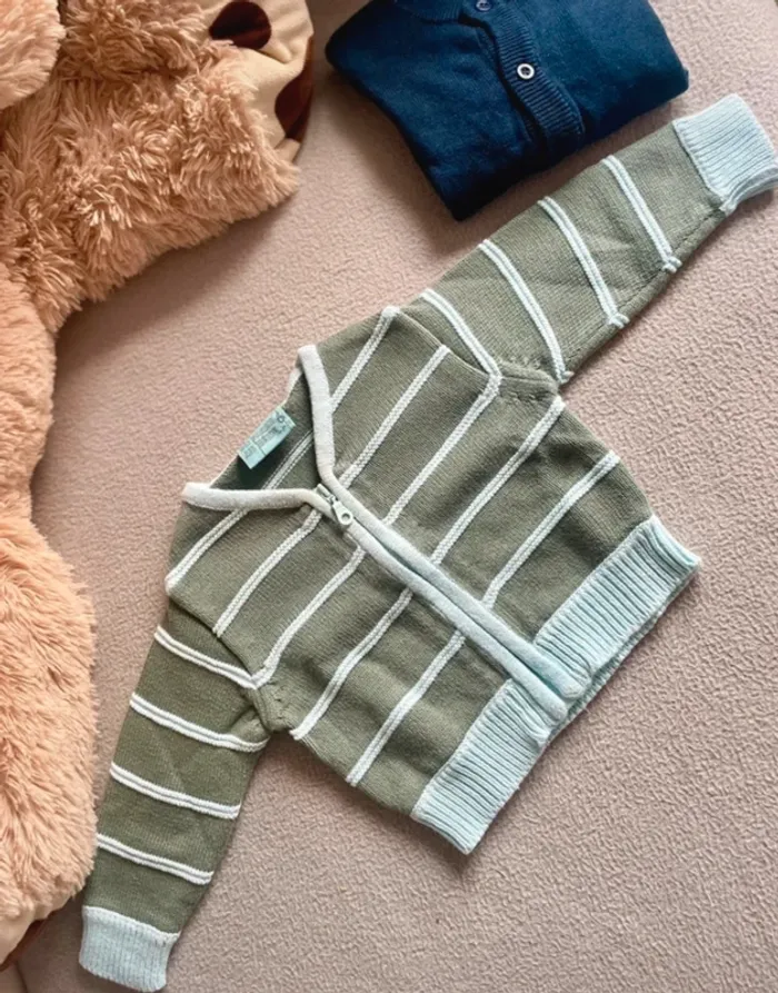 Lot 2 gilets bébé - 6 mois - photo numéro 2