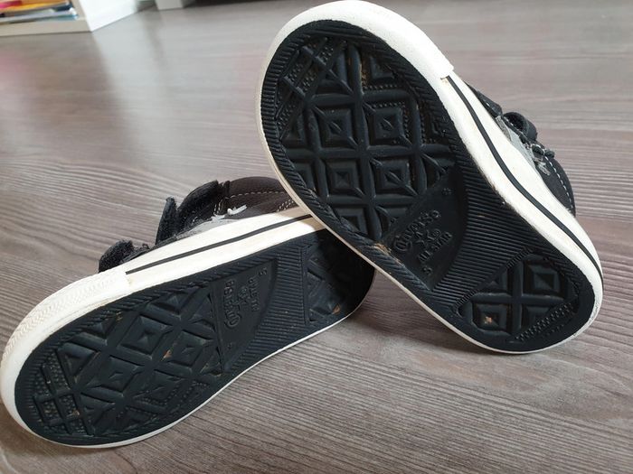 Converse montantes noires en cuir pointure 21 - photo numéro 3