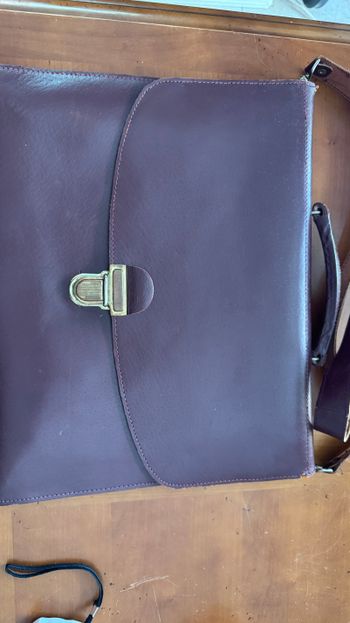 Sacoche porte document en cuir