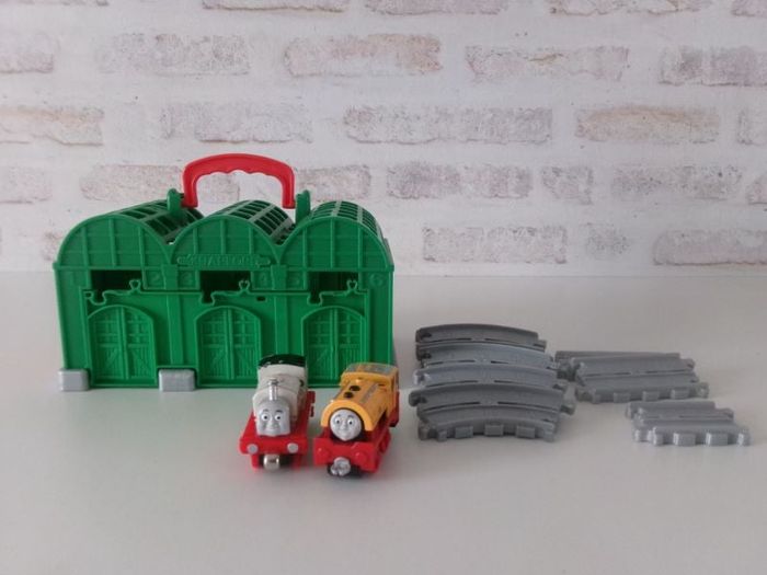 Gare / station de train / locomotive Thomas et ses amis