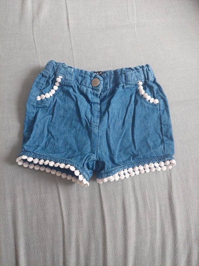 Short fille