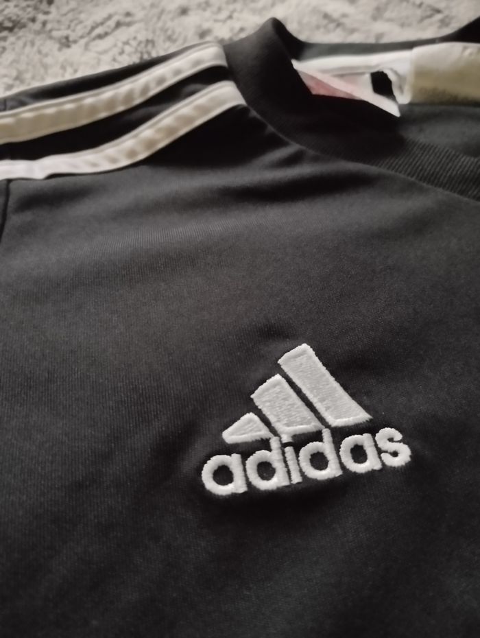 T-shirt Adidas taille 6ans - photo numéro 3