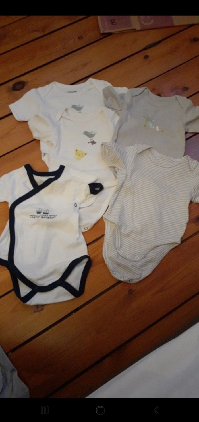 Lot 5 bodies 3 mois 60 cm