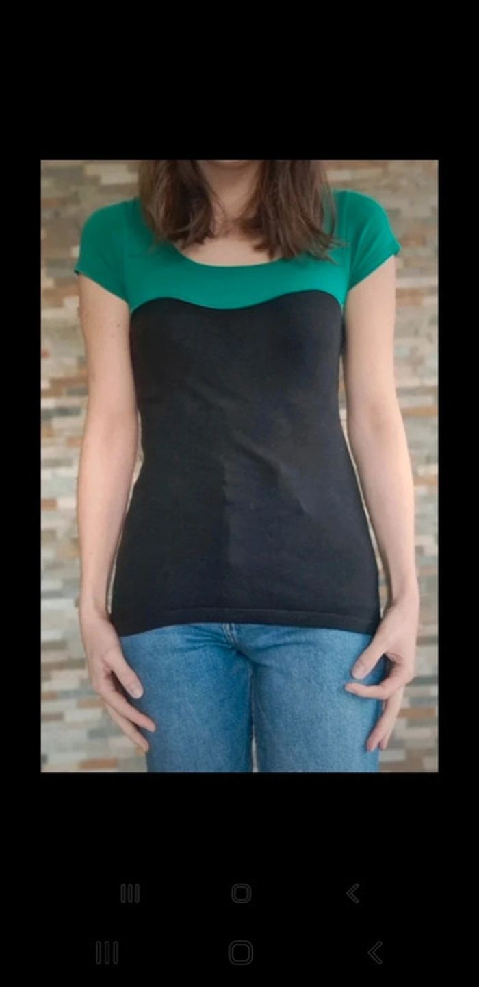 Tee-shirt noir et vert marque Divided taille XS