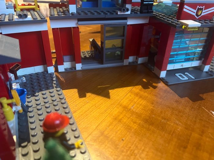 Lego caserne des pompiers 7945 - photo numéro 3