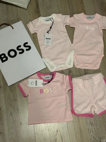 Lot vêtements bébé fille 1 mois BOSS lot de 2 bodies + ensemble t-shirt et short