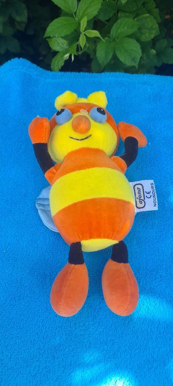 Peluche guêpe Ajema nounours