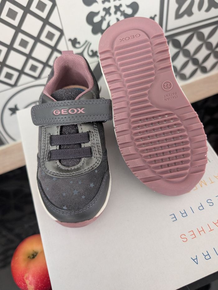 Chaussures fille. Taille 22. Neuf. Geox - photo numéro 4