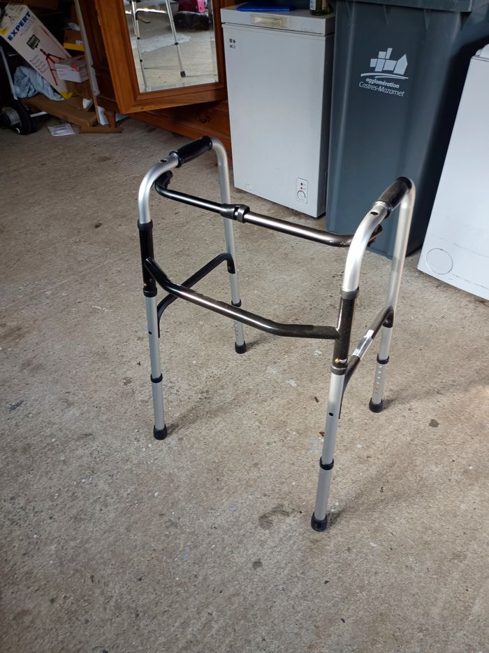 Déambulateur neuf pliable