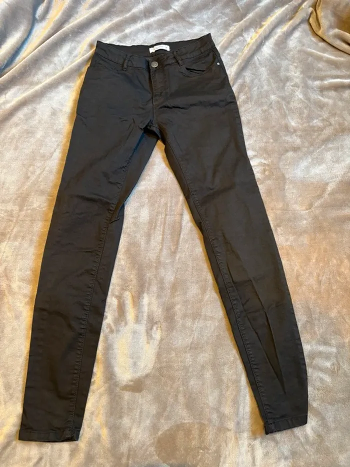 Lot de 2 pantalons noir taille 36 - photo numéro 2