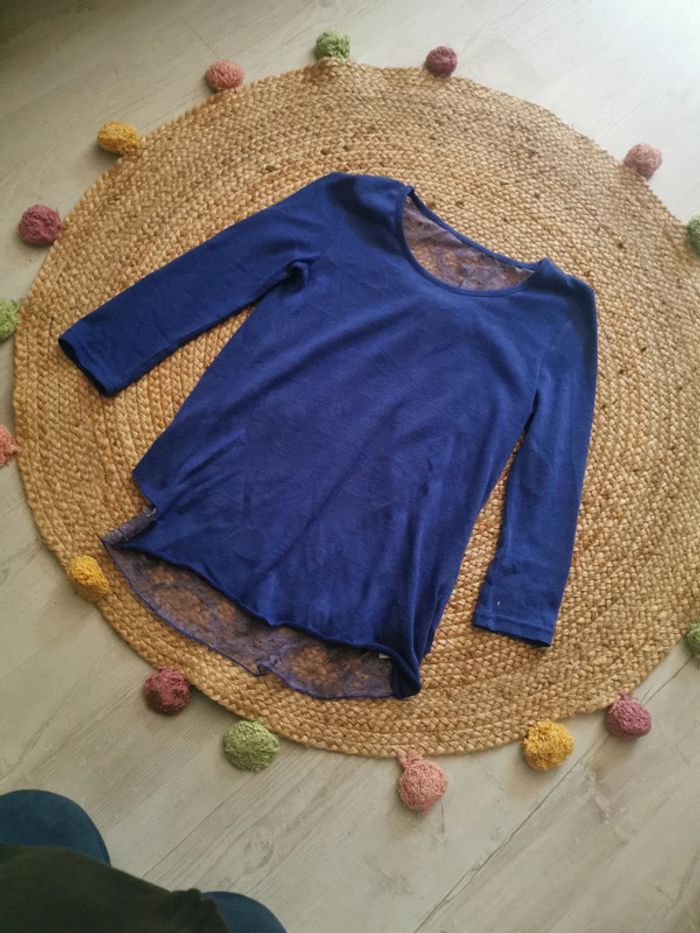 Pull avec dentelles dans le dos taille S