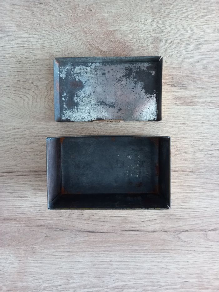 Boite ancienne en métal " Vichy Étoiles " - photo numéro 7