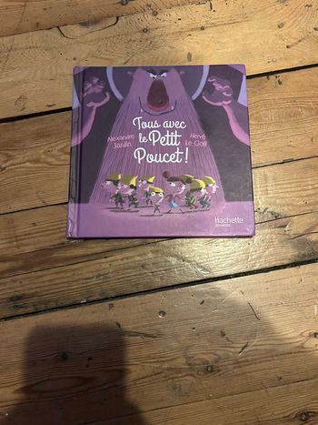 Livre Tous avec le petit poucet Hachette