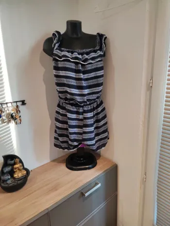 Combi short atmosphere taille 42 épaules dénudées
