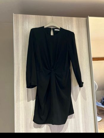 Robe noire Mango