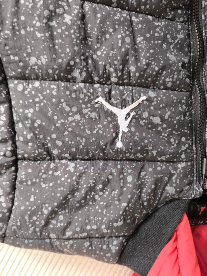 Manteau Jordan gris et rouge taille 12/13ans - photo numéro 2