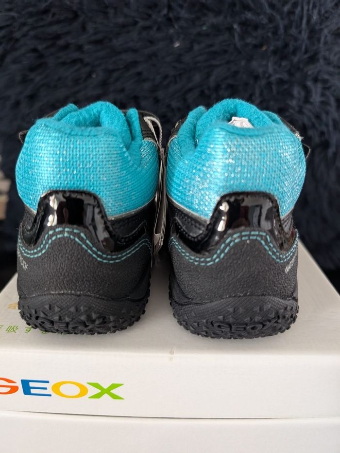 Chaussures imperméables chaudes enfant. Taille 21. Neuf. Geox - photo numéro 3