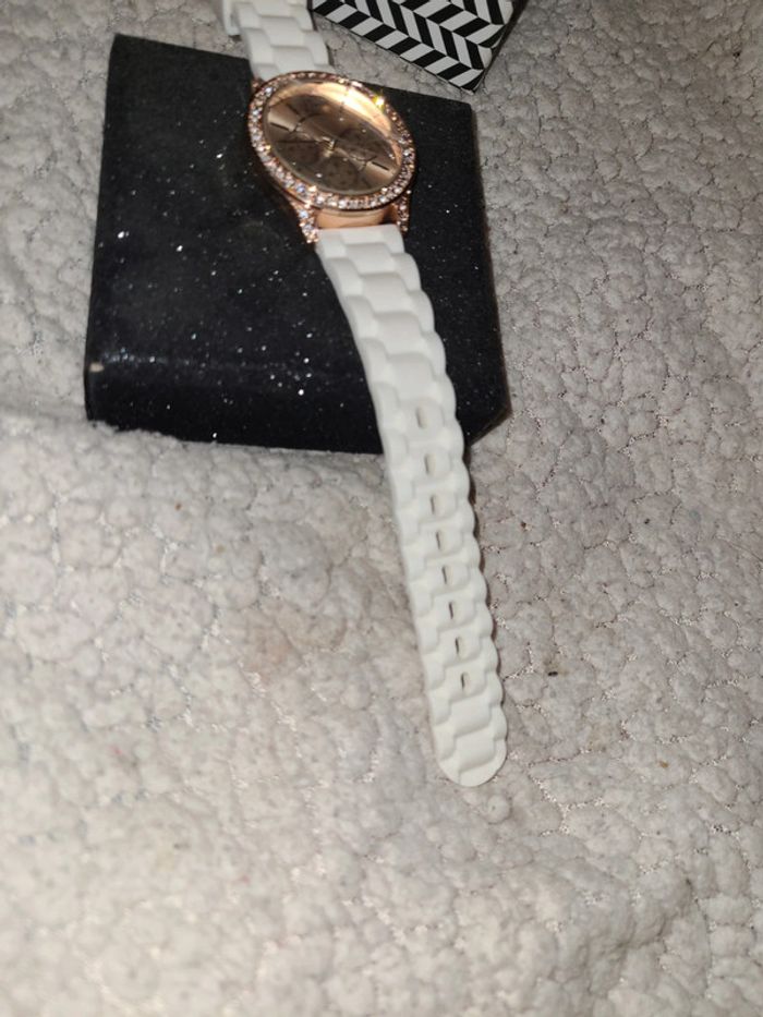 Montre neuf - photo numéro 4