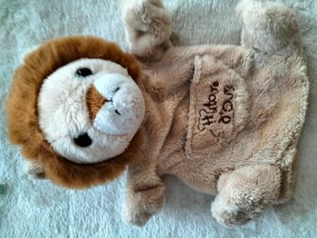 Doudou lion marionnette