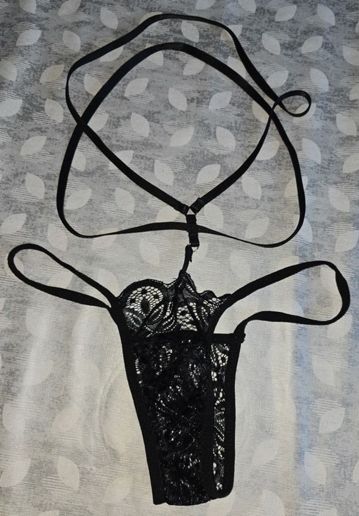 String dentelle avec sangles