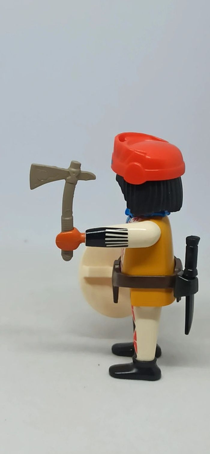 Homme indien avec bouclier rond coloré et pioche playmobil - photo numéro 2