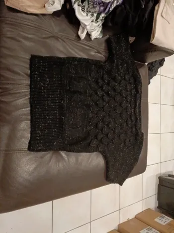 Pull noir métal doré 38
