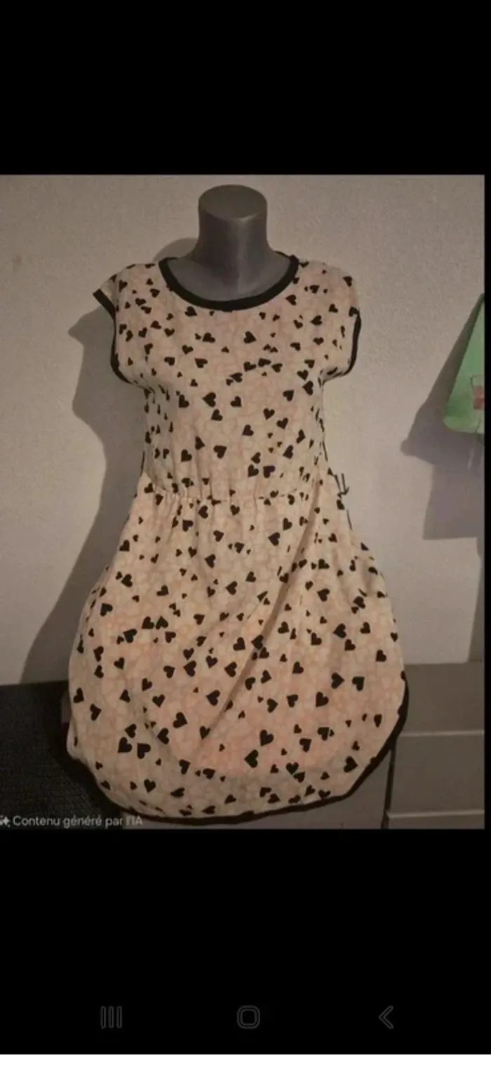 Robe à cœur en excellent état, taille 38 - photo numéro 3