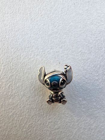 Charm stitch Momie Disney 
