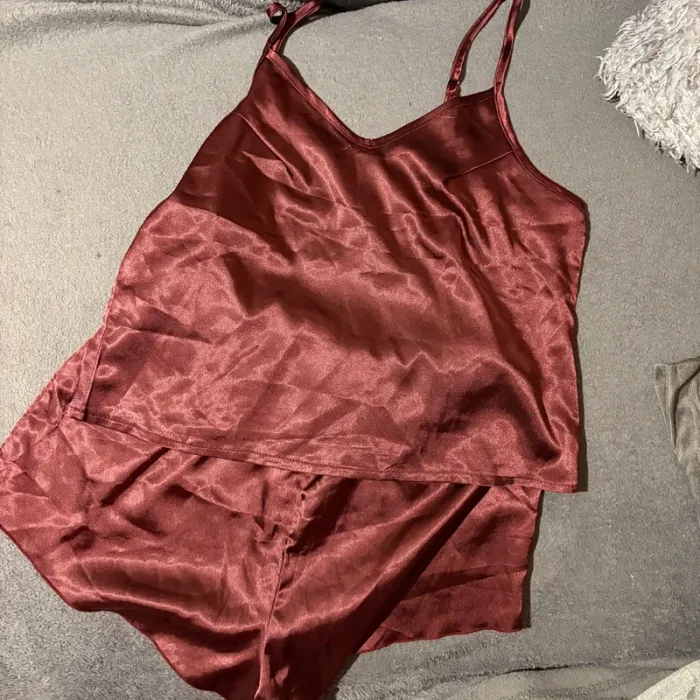 Pyjama satinée Shein • Bordeaux • 38 🌿