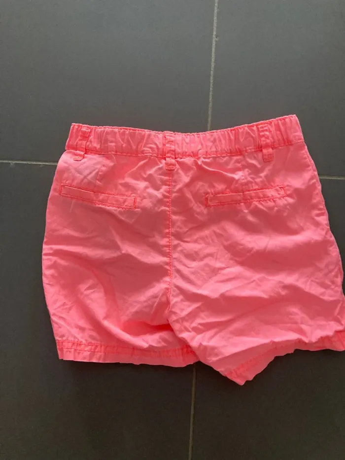 Short h&m 4-5 ans en très bon état - photo numéro 3