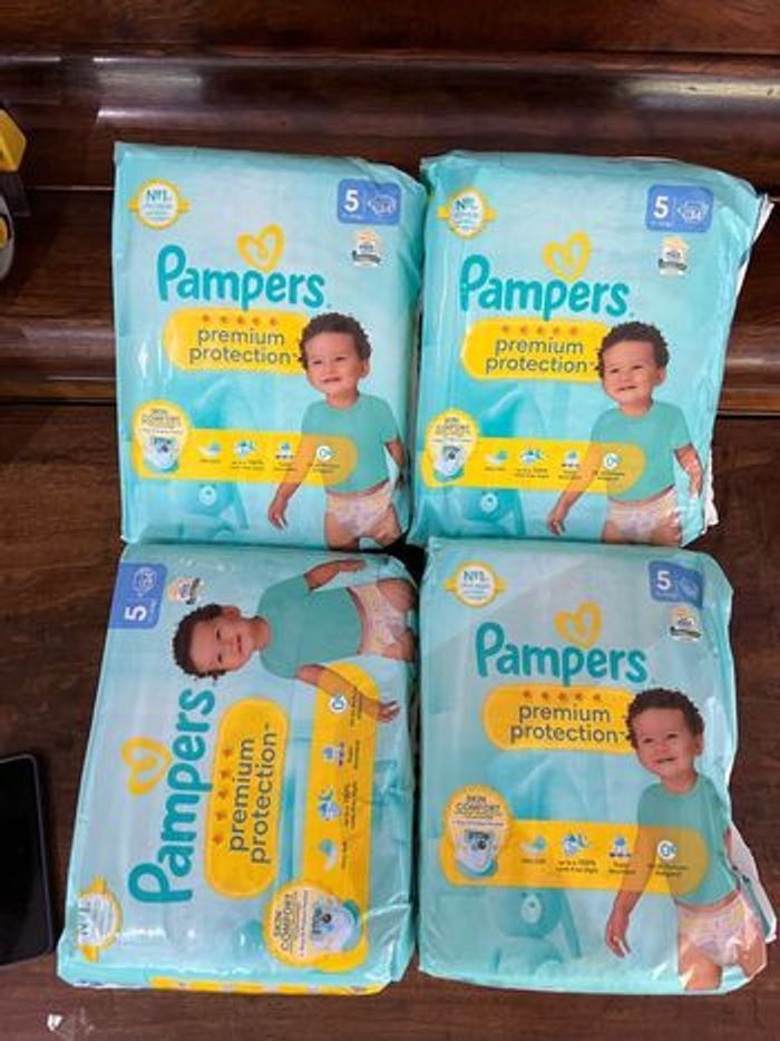 Couche taille 5 Premium Pampers : 136 couches (4*34) - photo numéro 3