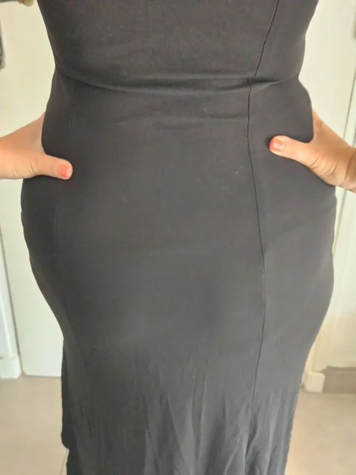 Robe de soirée longue noire fendue - photo numéro 11