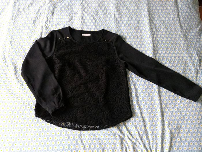 Haut manches longues dentelle noir