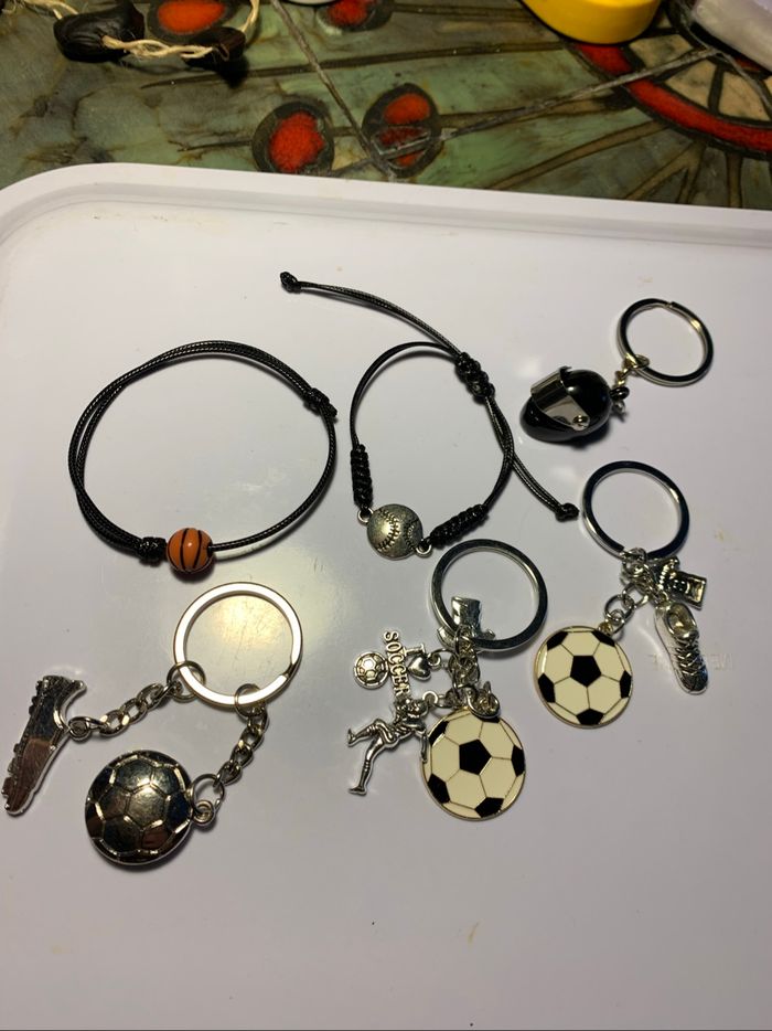 Lot bijoux accessoires thème sport
