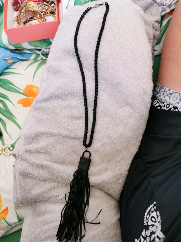 Collier sautoir noir neuf - photo numéro 3