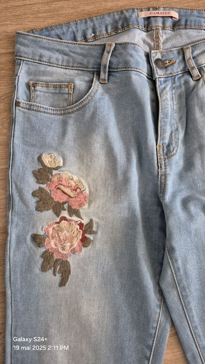 Très belle jeans Camaïeu
taille 38 - photo numéro 2