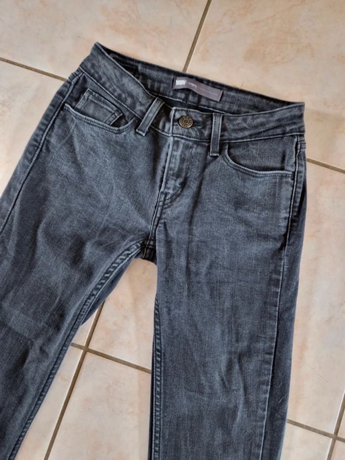 Jean levis noir taille 34 - photo numéro 2