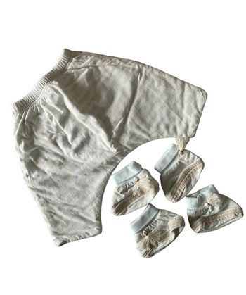 Pantalon et chaussons bébé lignés saumon et blanc Catimini taille 1 mois