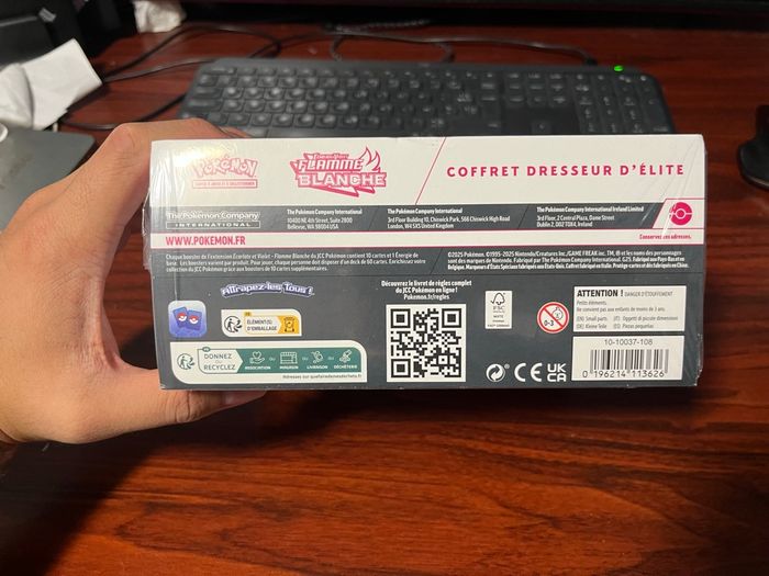 Pokémon - ETB Flamme Blanche avec défaut - photo numéro 4