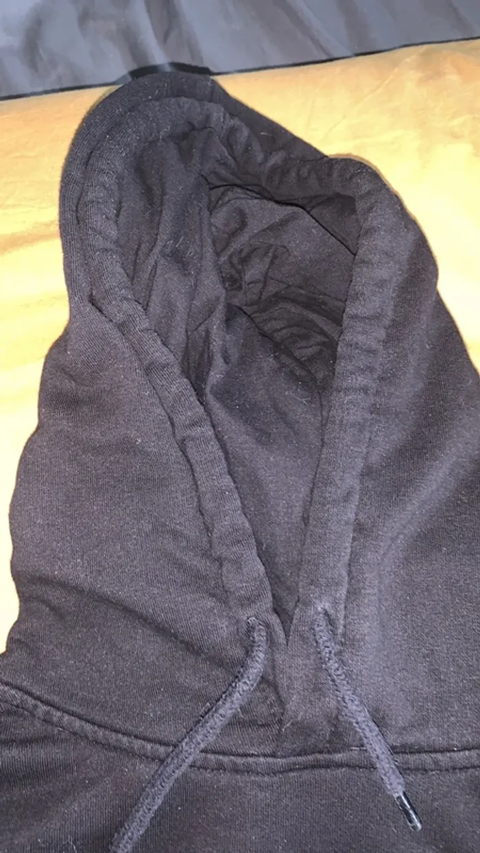 Pull capuche noir - photo numéro 3