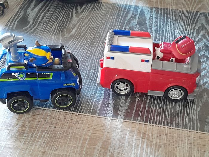 Lot 4  véhicule - photo numéro 4