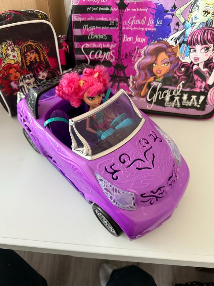 Lot poupée et véhicule Monster High Howleen Wolf hip-hop dance