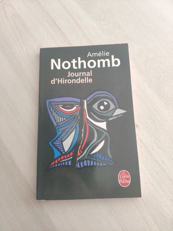 Livre poche journal hirondelle Nothomb